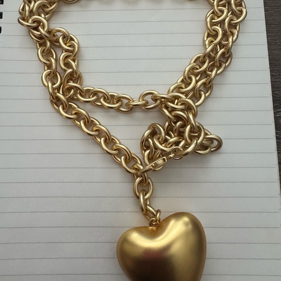 NWT Tuckernuck Gold Heart Pendant Necklace - Picture 2 of 4
